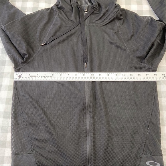 OAKLEY black hoodie zip up athletics shirt in small mesh net material sports - Picture 10 of 14